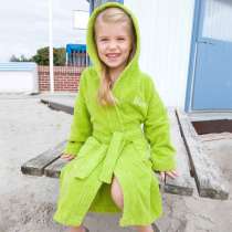 Frottee Bademantel mit Kapuze und Initialen oder Namen bestickt. 
