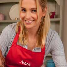 Große Küchenschürze mit Namensbestickung für Kinder ab 13 Jahren und Erwachsene.
